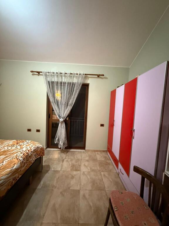 Shitet vile 3 kateshe me cati (me 2 hyrje)