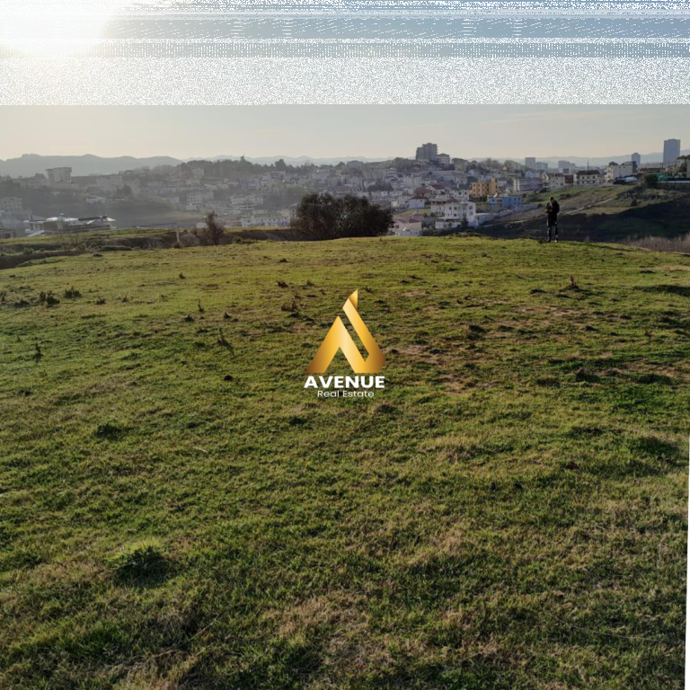 SHITET TOKË NË FARKË – RRUGA PANORAMA E LIQENIT, TIRANË