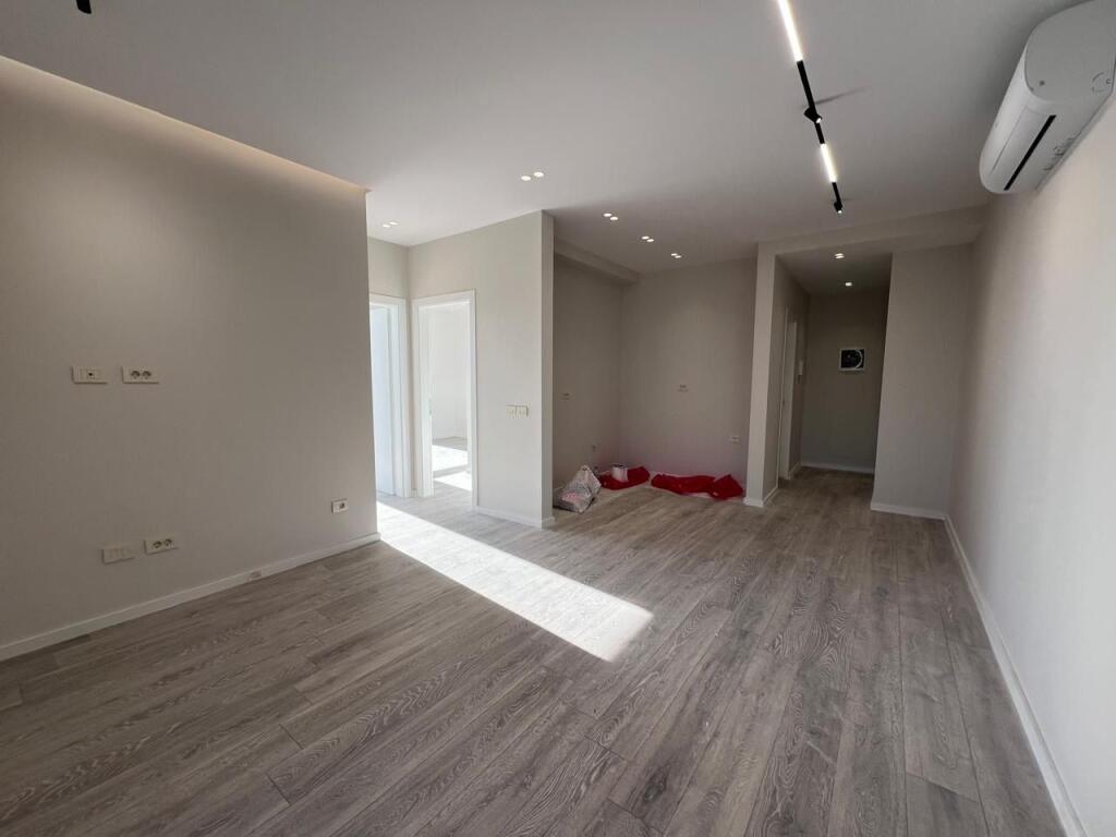 Ambient per zyra tek Mine Peza