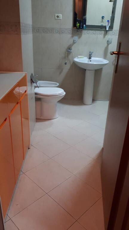 APARTAMENT 1+1 PER QIRA NE BLLOK