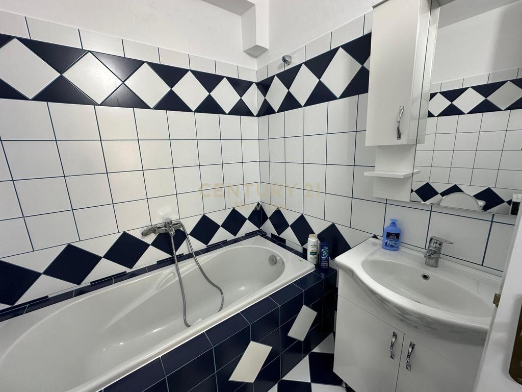 Jepet me Qira Apartament 2+1+2T në Plazh, Durrës - 500€ | 90 m²