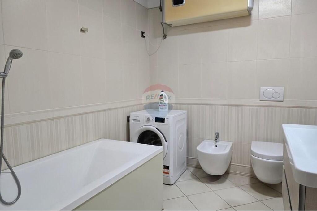 FOR RENT AT THE ZOOLOGICAL GARDEN, PAVAROTI