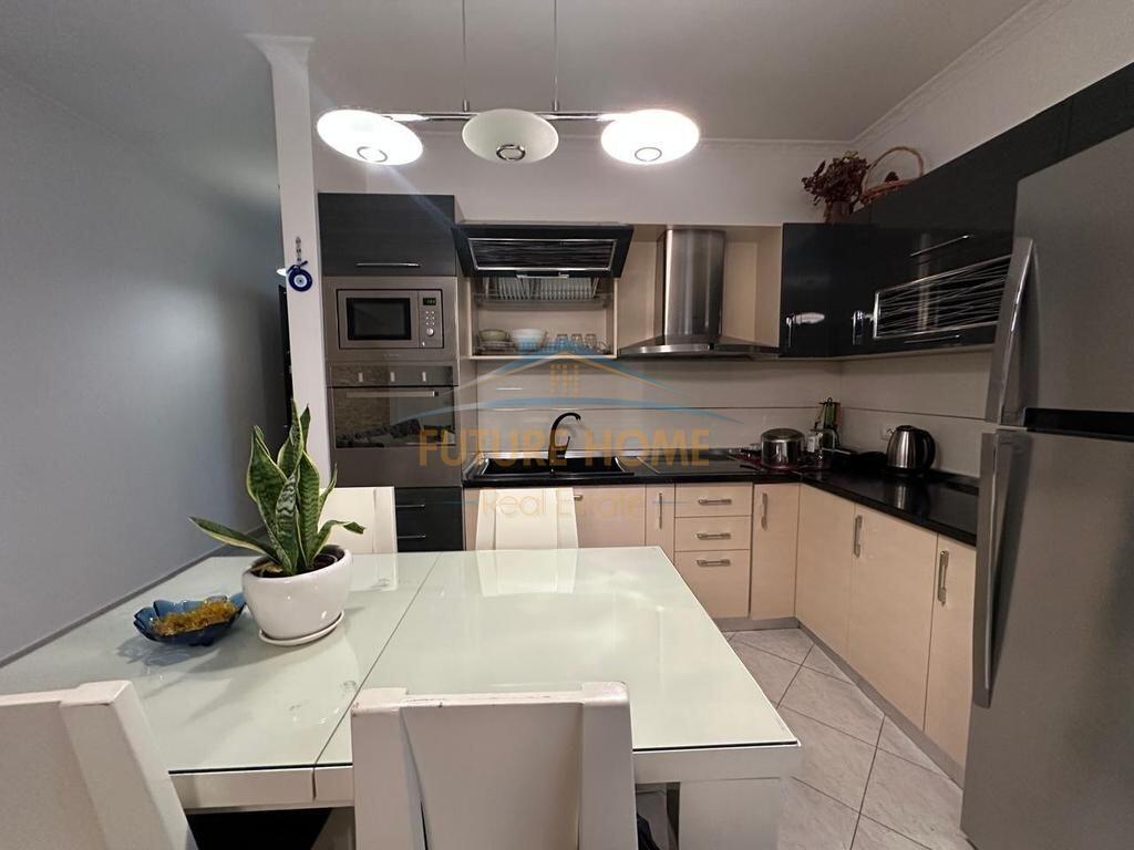 Shitet,Apartament 2+1,Ne Fresk, Tirane