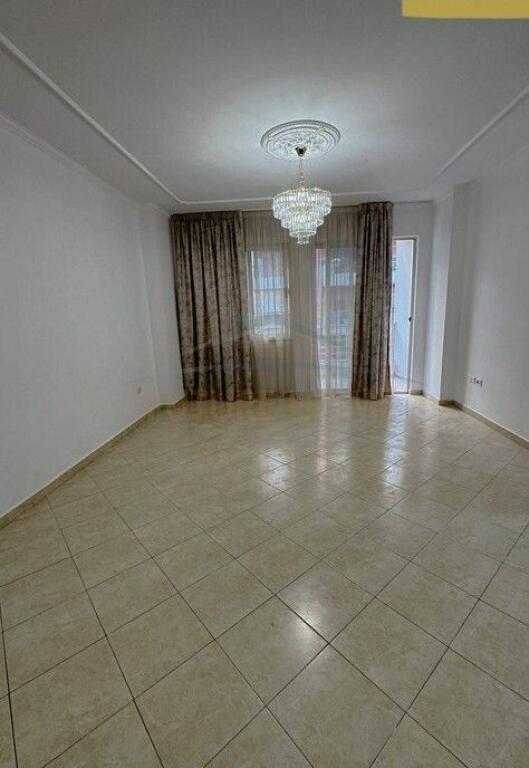 Shitet, Apartament 2+1 –  te “Lin” Yzberisht