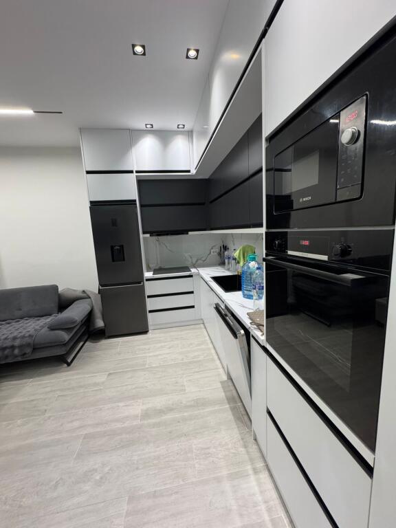 SHITET APARTAMENT 2+1 TEK GOLDEN PARK 3 TIRANE , prane Spitalit Amerikan 3