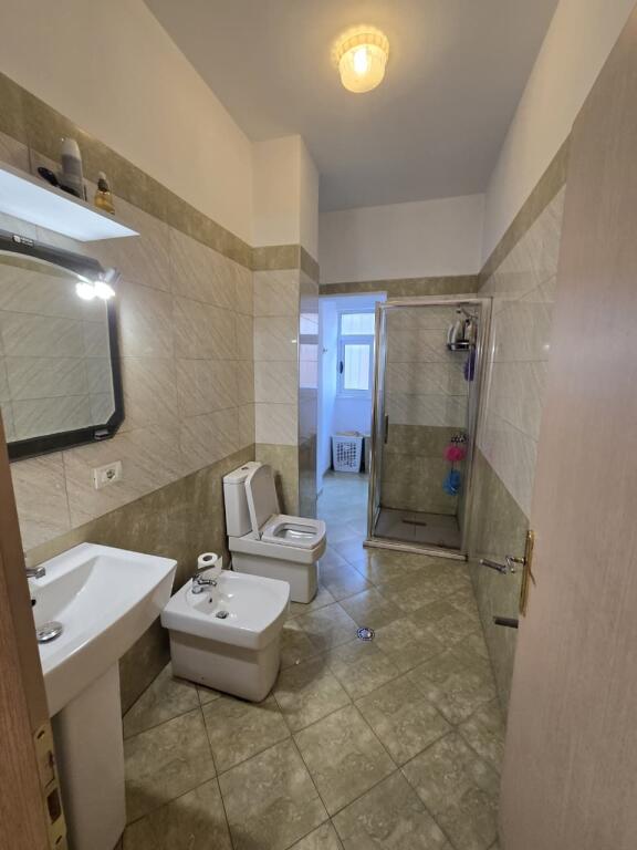 Jepet me qera apartament 1+1 ,Rruga e Teleferikut/Fresk!
