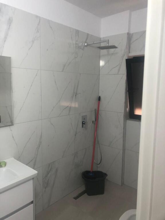 🏡 Shitet Apartament 3+1+2 pranë Vilës Gold – Ndërtim i Ri