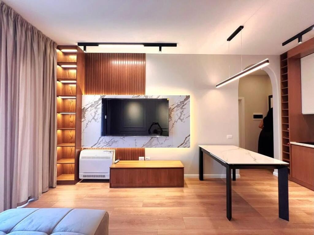 ACCANTO ALLA STRADA DI KAVAJË, Ospedale Americano 3