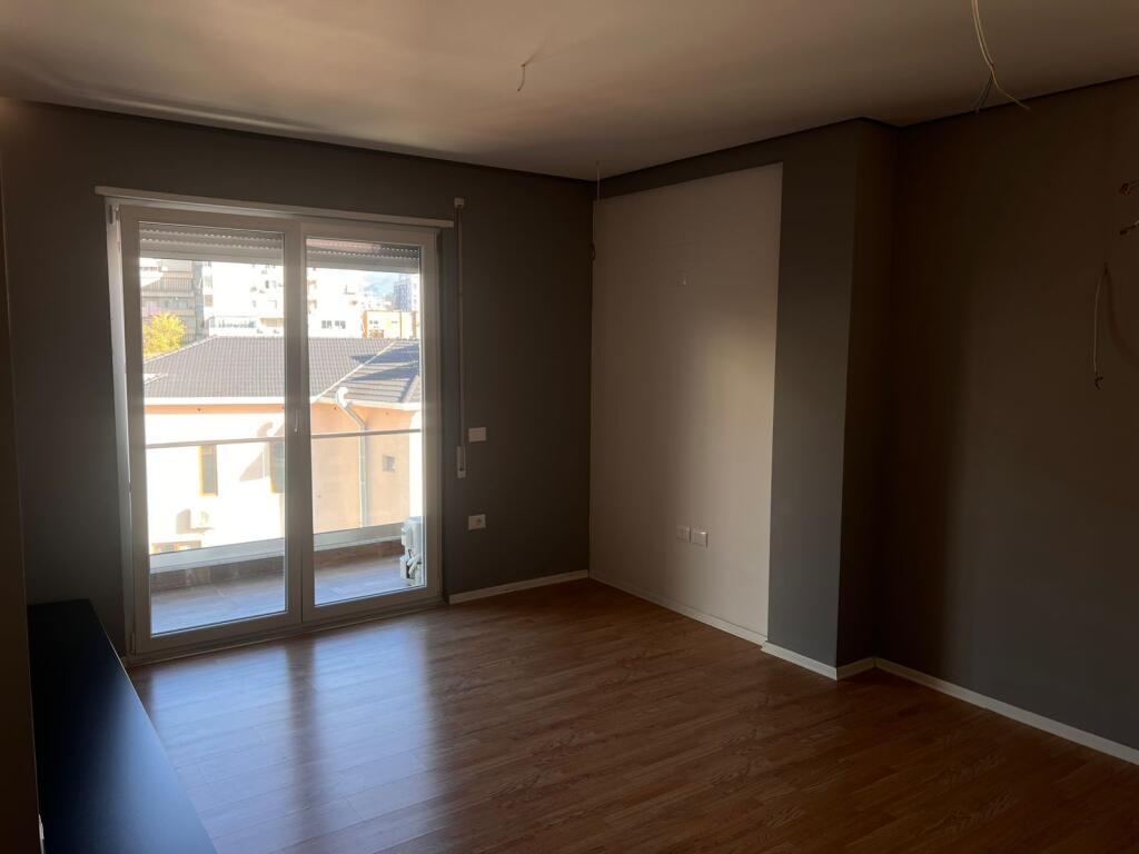 Ambient për Zyrë – Rruga e Dibrës