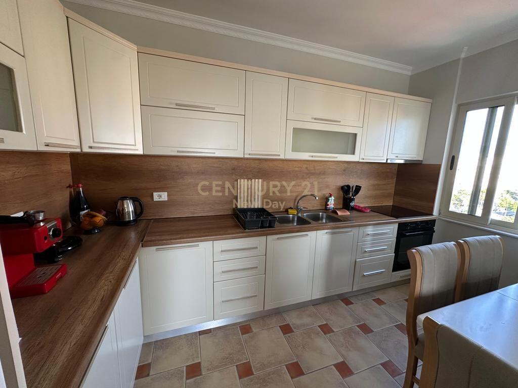 Jepet me Qira Apartament 2+1+2T në Plazh, Durrës - 500€ | 90 m²