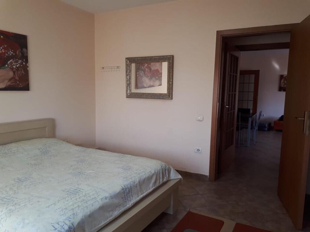 Apartament 1+1 me qera tek Sheshi Wilson