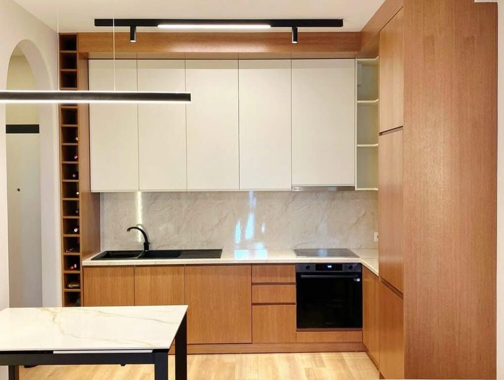 ACCANTO ALLA STRADA DI KAVAJË, Ospedale Americano 3