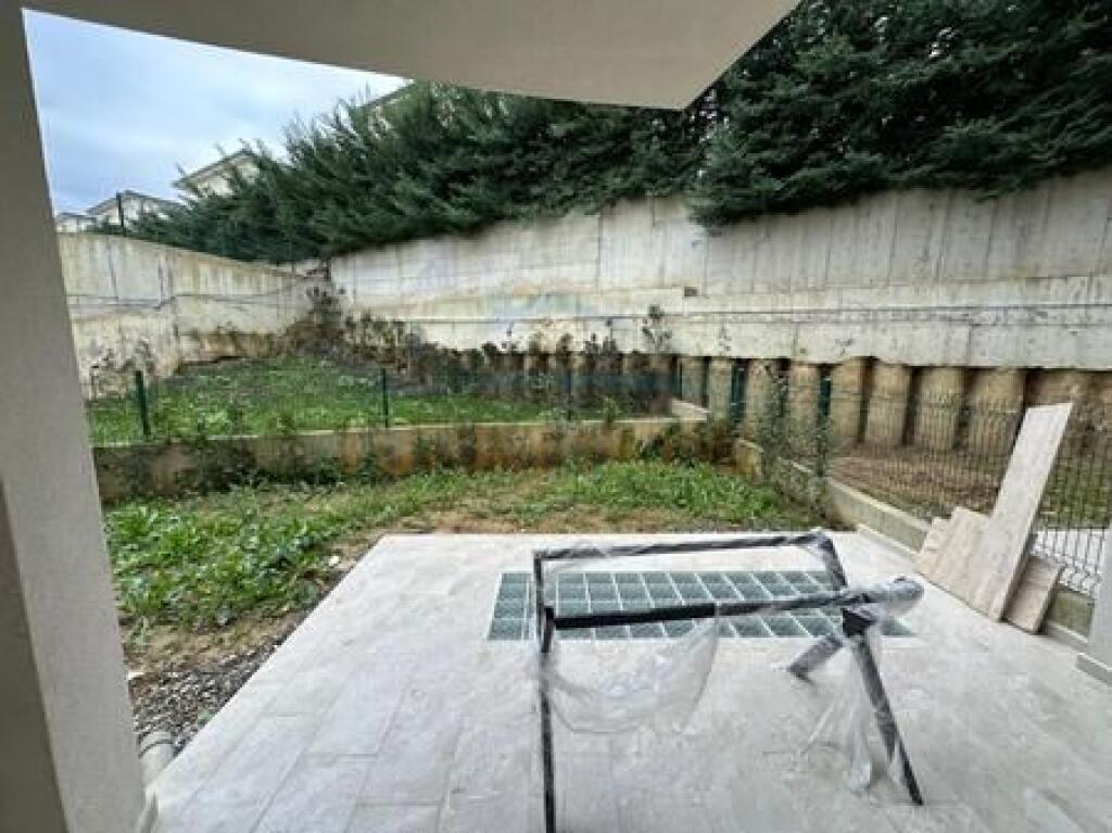 Affitto, Appartamento 2+1+ Posto Auto, Green Valley, Tirana.