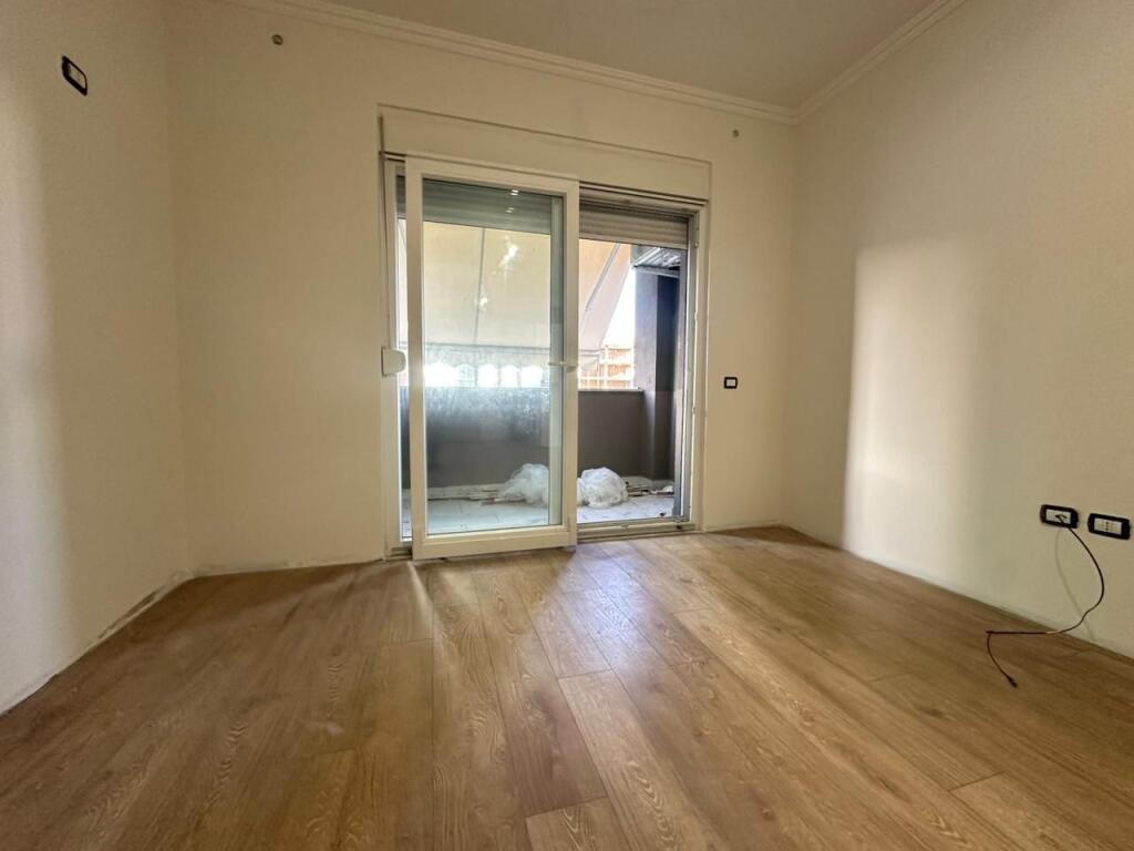 🏢 Zyrë me Qira – Komuna e Parisit