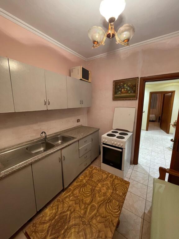 Affittasi appartamento 2+1+locale cucina separata al Bulevardi i Ri