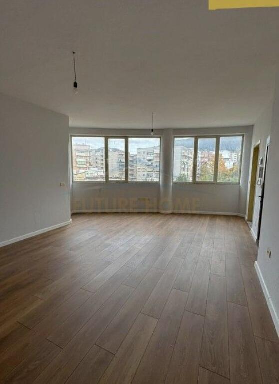 Shitet, Apartament 1+1, Fresku , Tiranë