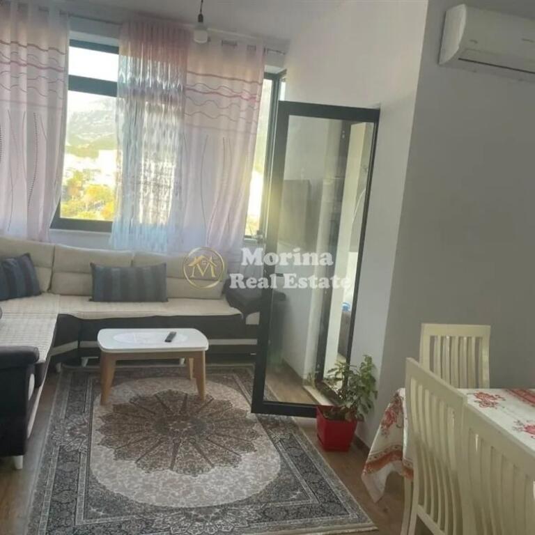 Affitto | Appartamento 2 + 2 | Zona: Xhamllik | 700 €/mese