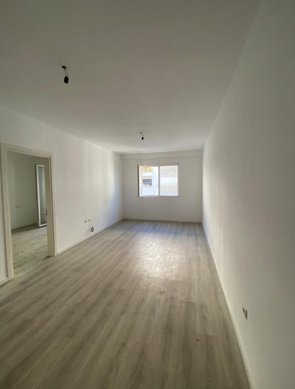 Shitet apartament 1+1 Rruga Dritan Hoxha, Laprakë ,Kompleksi Aura!