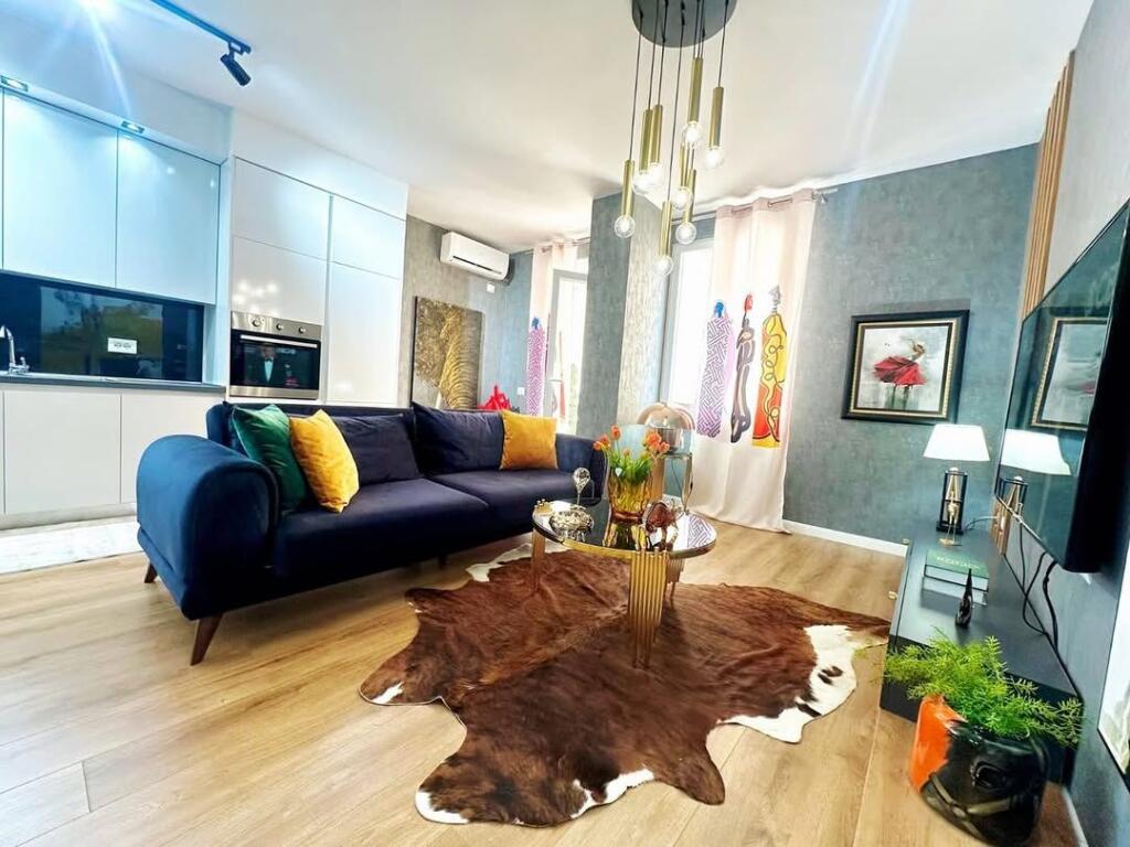 21 Dhjetori, Brenda Unazes se Vogel shesim: apartament 1+1