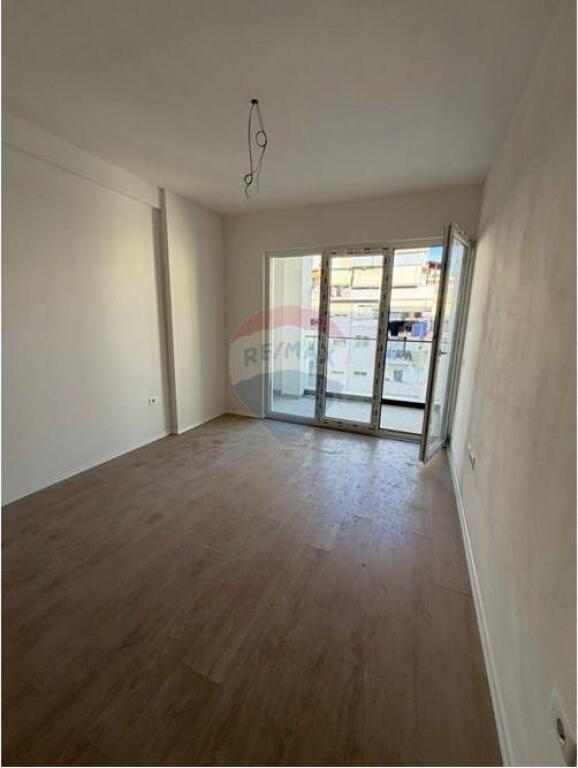 Apartament - Për Shitje - Bulevardi Kashar, Tiranë