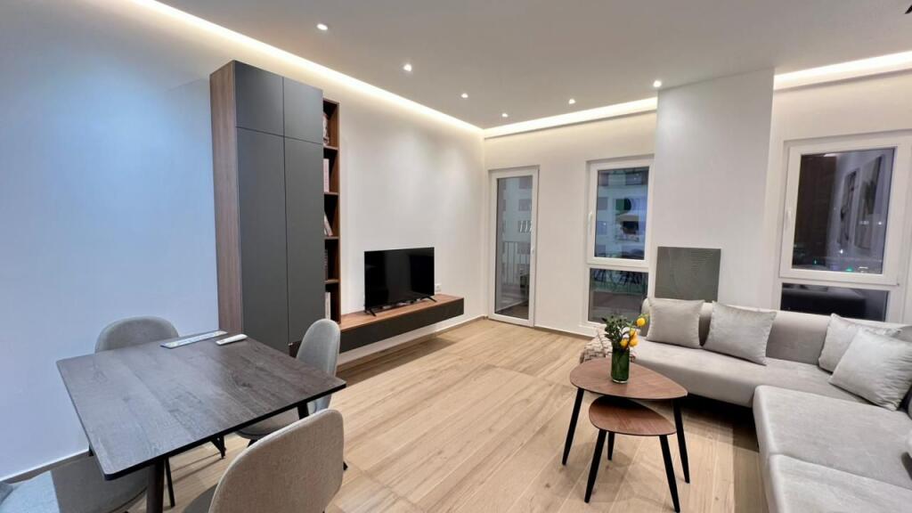 Me Qera : 1+1📍Zogu i Zi (Prane Ring Center) - 75.000 Lek - S.70m² - Pllt.V 2025 || I Pabanuar me Parë &amp; Arreduar me Arkitekt✨️