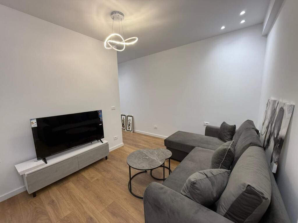 Apartament 1+1 për Shitje – Komuna e Parisit, Rruga Medar Shtylla.