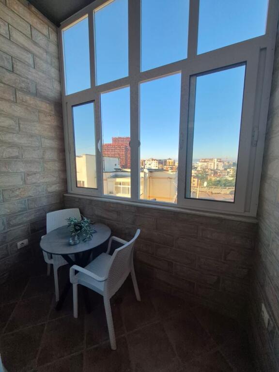 1+1,te blloku i ambasadave rruge e kavajes,cmimi 600 euro