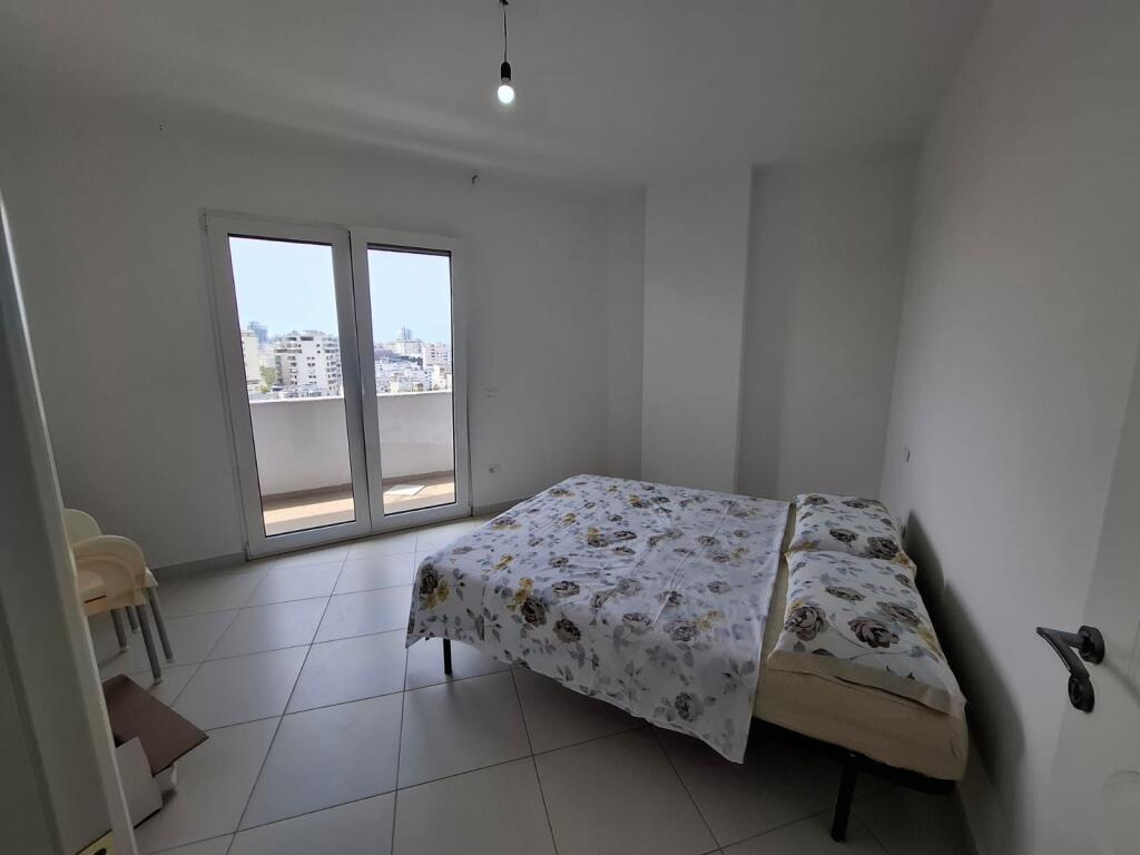 Shitet Apartament 2+1