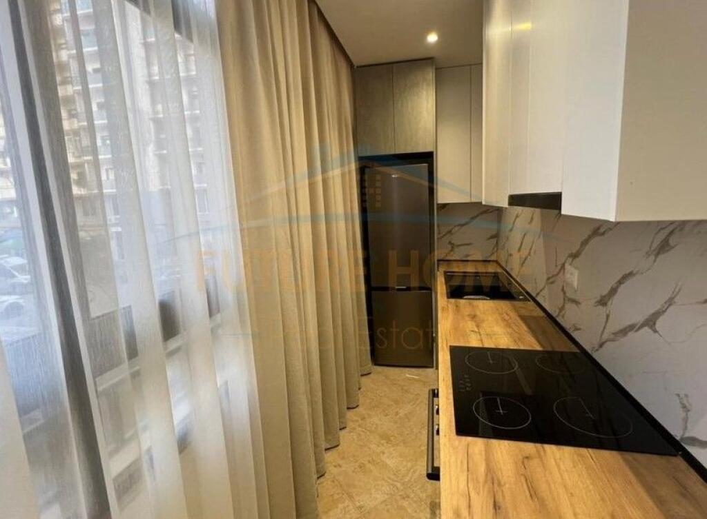 Shitet, Apartament 1+1, Komuna e Parisit, Tirane