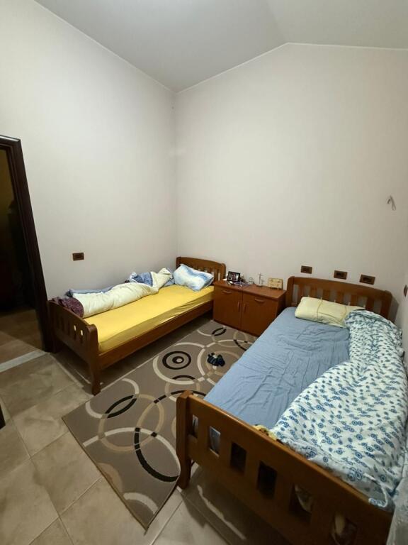 Shitet vile 3 kateshe me cati (me 2 hyrje)