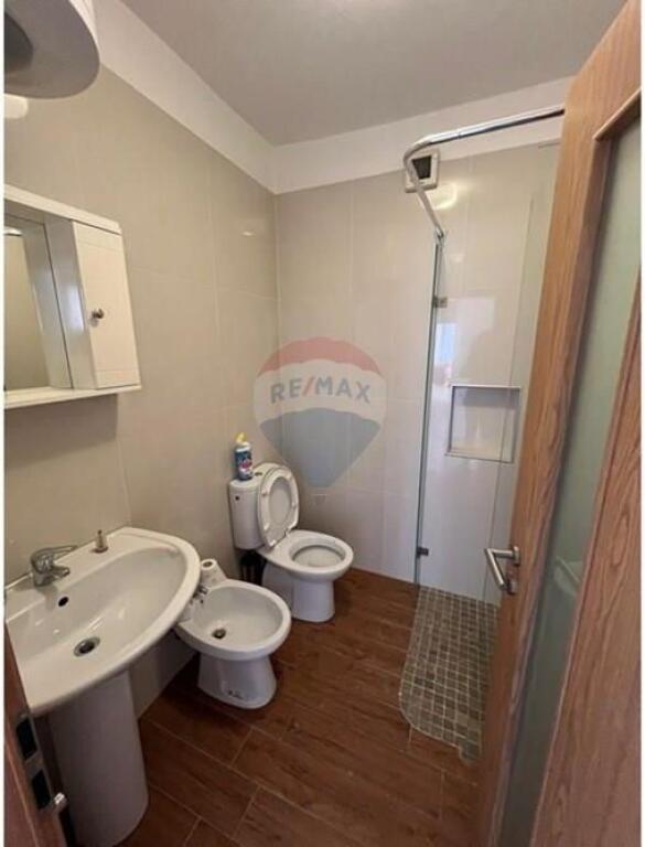 Apartament me Qira – Materniteti i Ri, Brryli, Tiranë