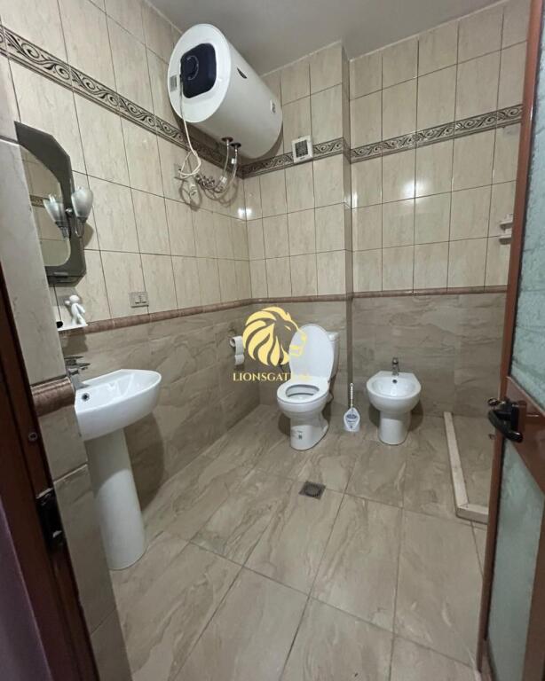 🏢 APARTAMENT ME QIRA – PRANË QSUT