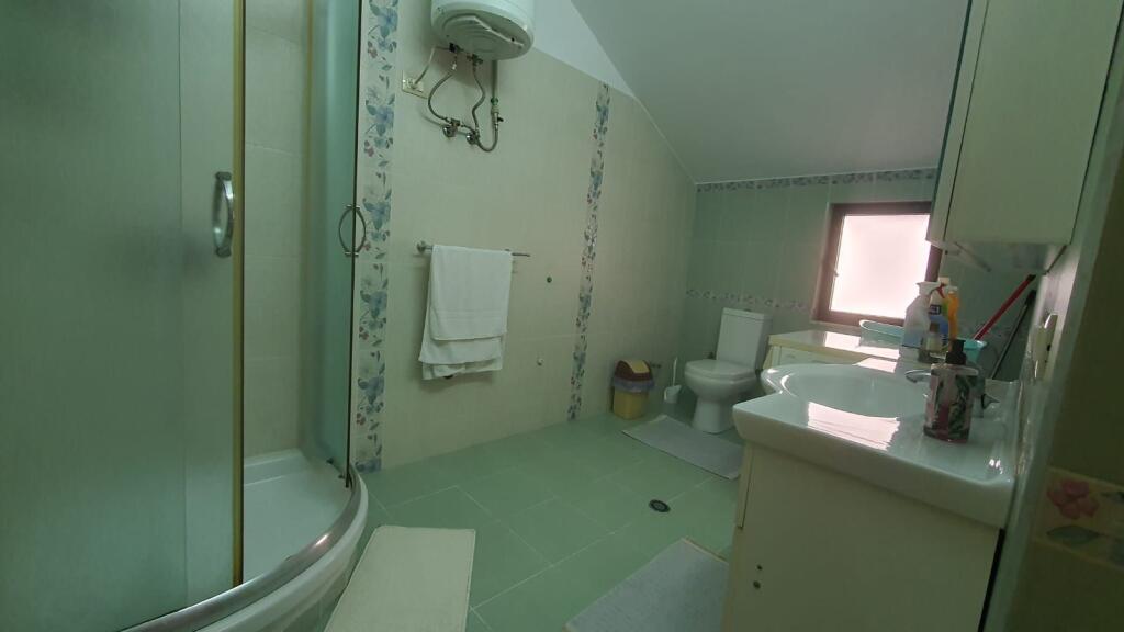 Appartamento 3+1 in affitto a Komuna Parisit