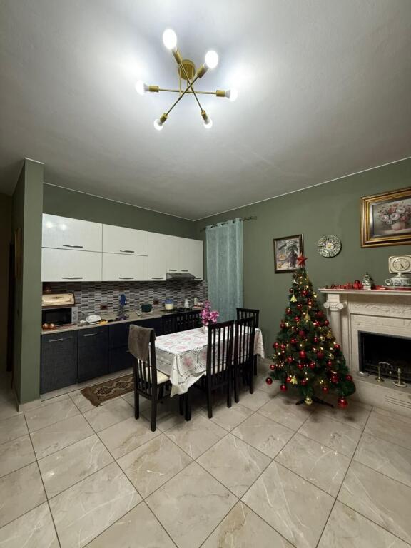 Shitet vile 3 kateshe me cati (me 2 hyrje)