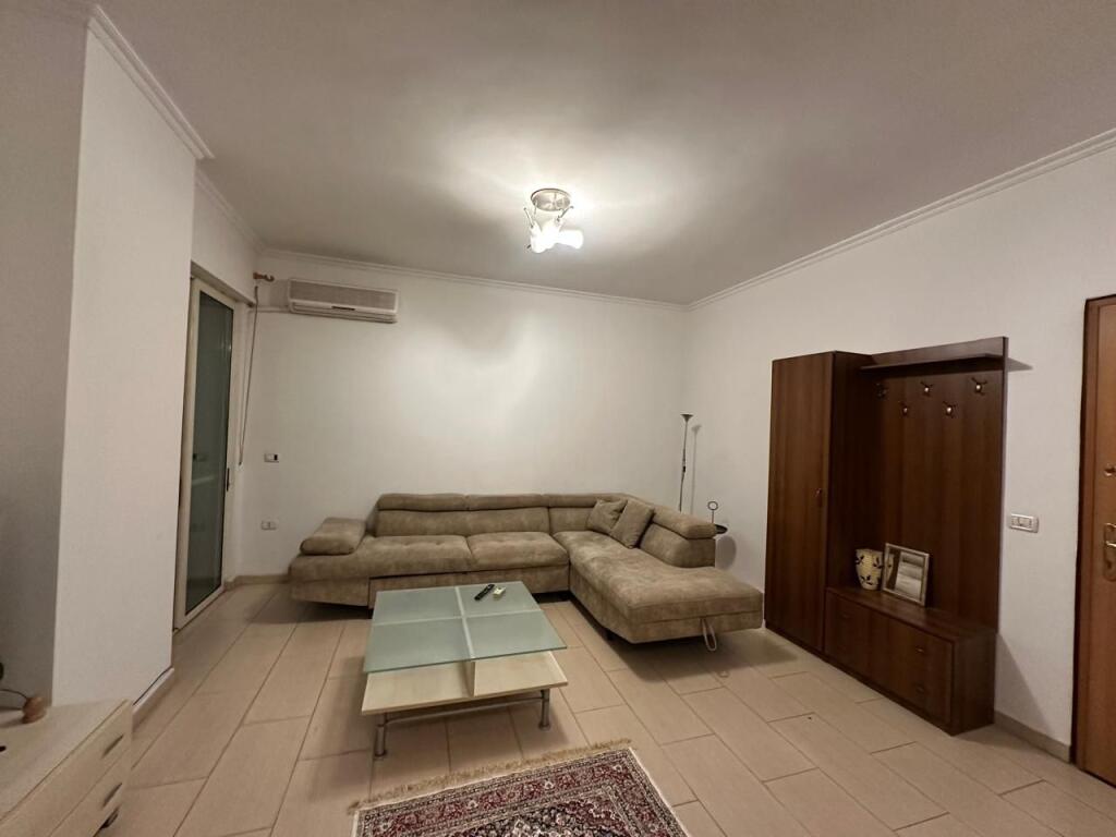 Apartament 2+1 me Qira Prane Pazarit te Ri