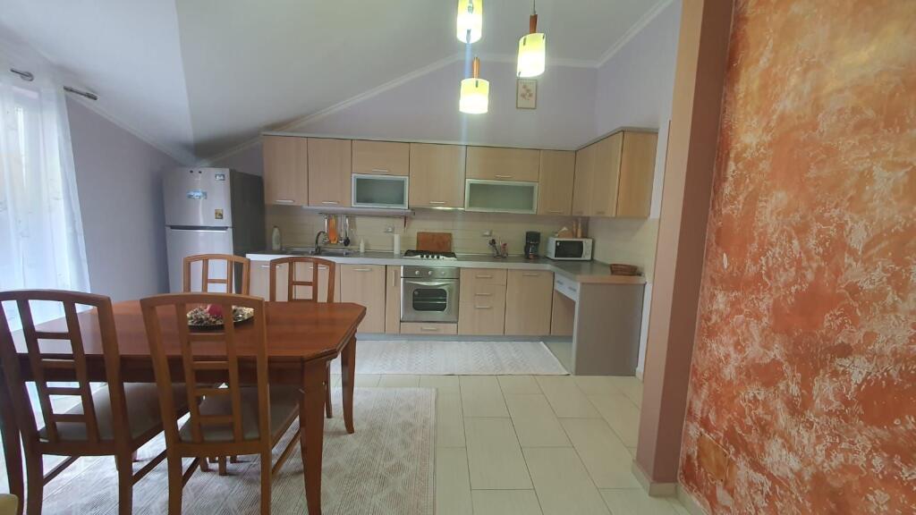 Appartamento 3+1 in affitto a Komuna Parisit