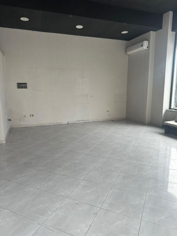 Dyqan me Qera Prane Kmy ne Yzberisht