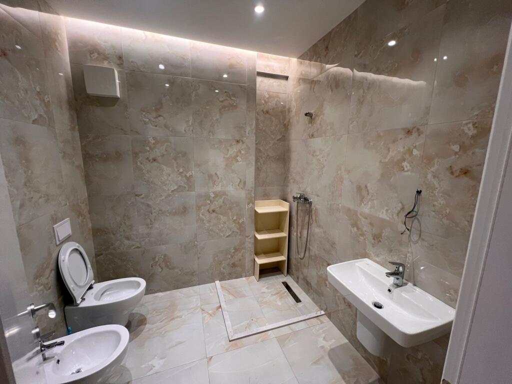 Ambient për Zyrë – Rruga e Dibrës