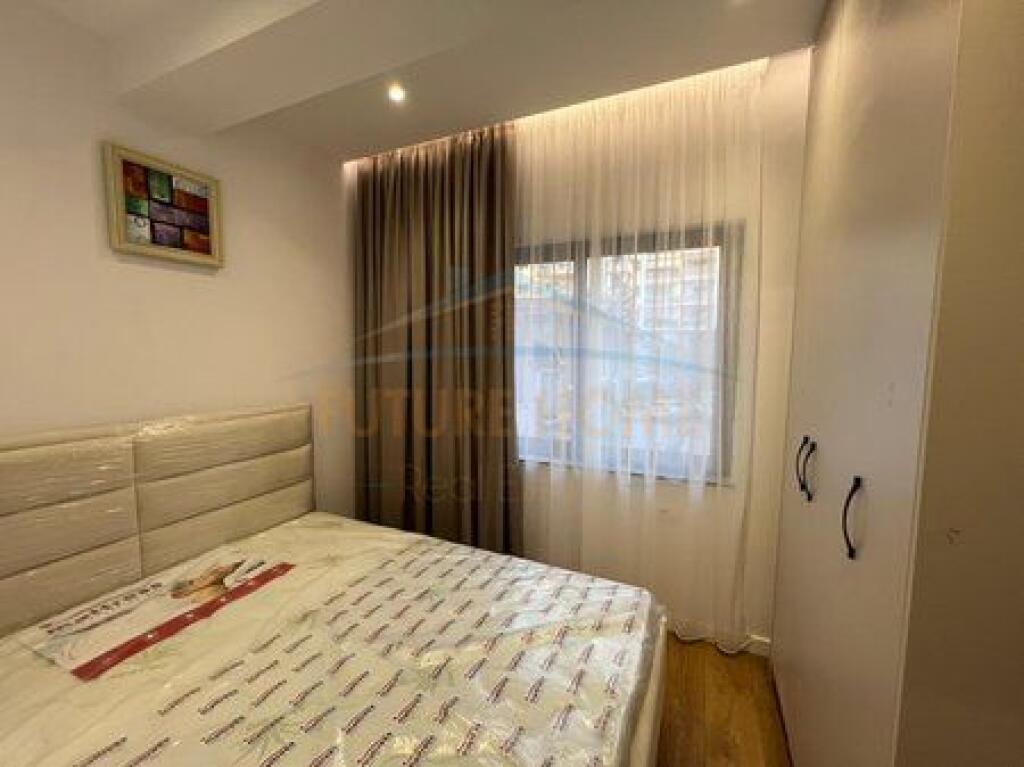 Shitet, Apartament 1+1, Komuna e Parisit, Tirane
