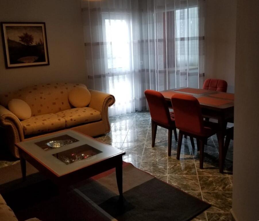 Jepet Shtepi  me qera,    ne Pallat i Ri 2+1       13926