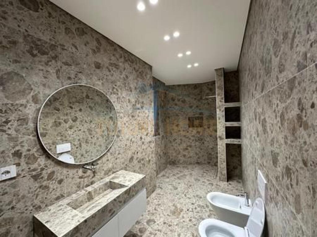 Affitto, Appartamento 2+1+ Posto Auto, Green Valley, Tirana.