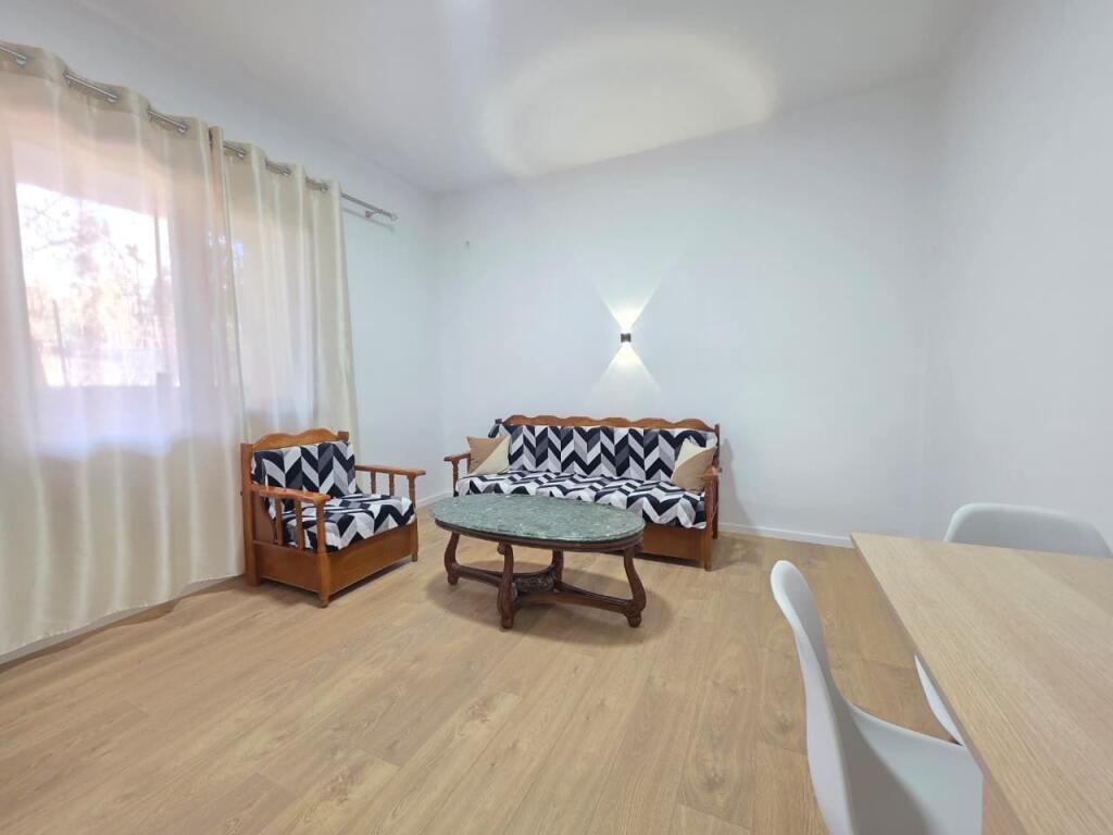 Me Qera: Garsoniere me Kuzhine Vec +1 Post Parkimi ✨️ || Rrethrrotullimi Shkoze📍 (3 min nga rrethi🔥) 300€/muaj