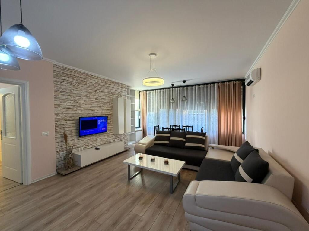 Appartamento 2+1 in affitto a 21 Dhjetori.