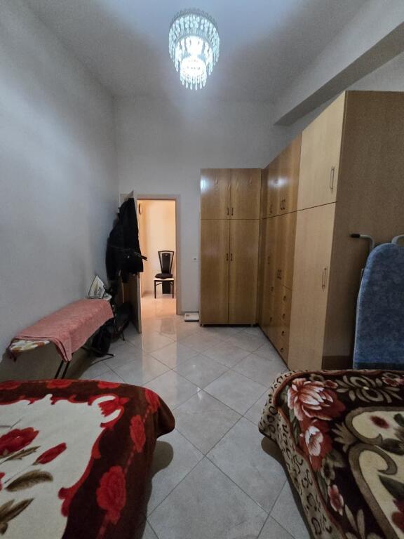 Jepet me qera apartament 1+1 ,Rruga e Teleferikut/Fresk!
