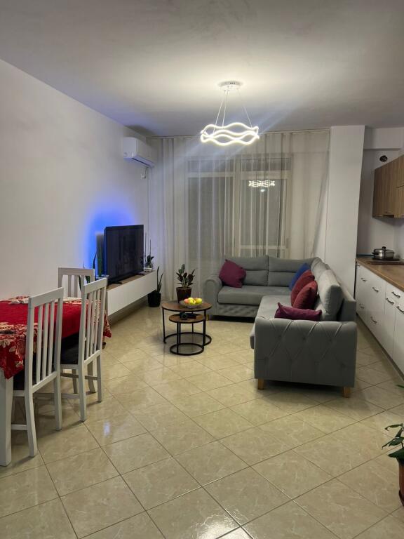 Shitet apartament 2+1+bllk —- 1100€/m2