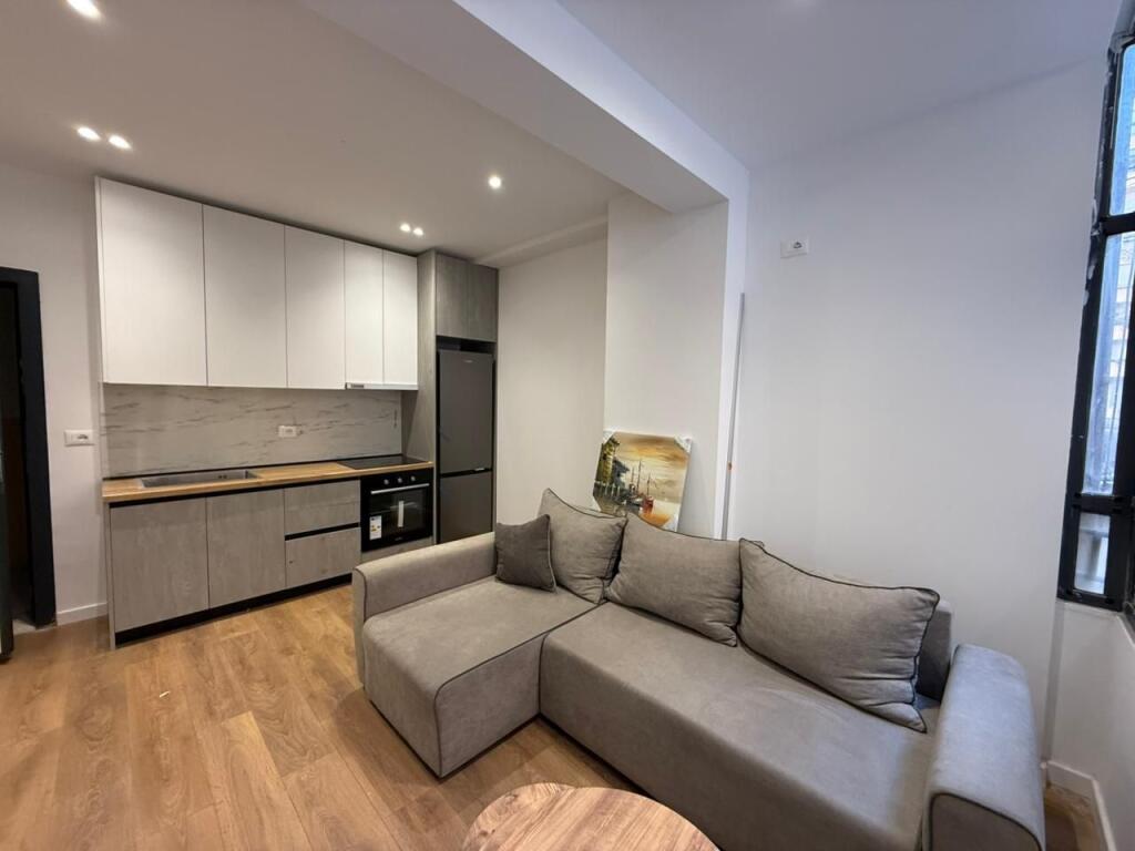 Apartament 1+1 për Shitje – Komuna e Parisit, Rruga Medar Shtylla.