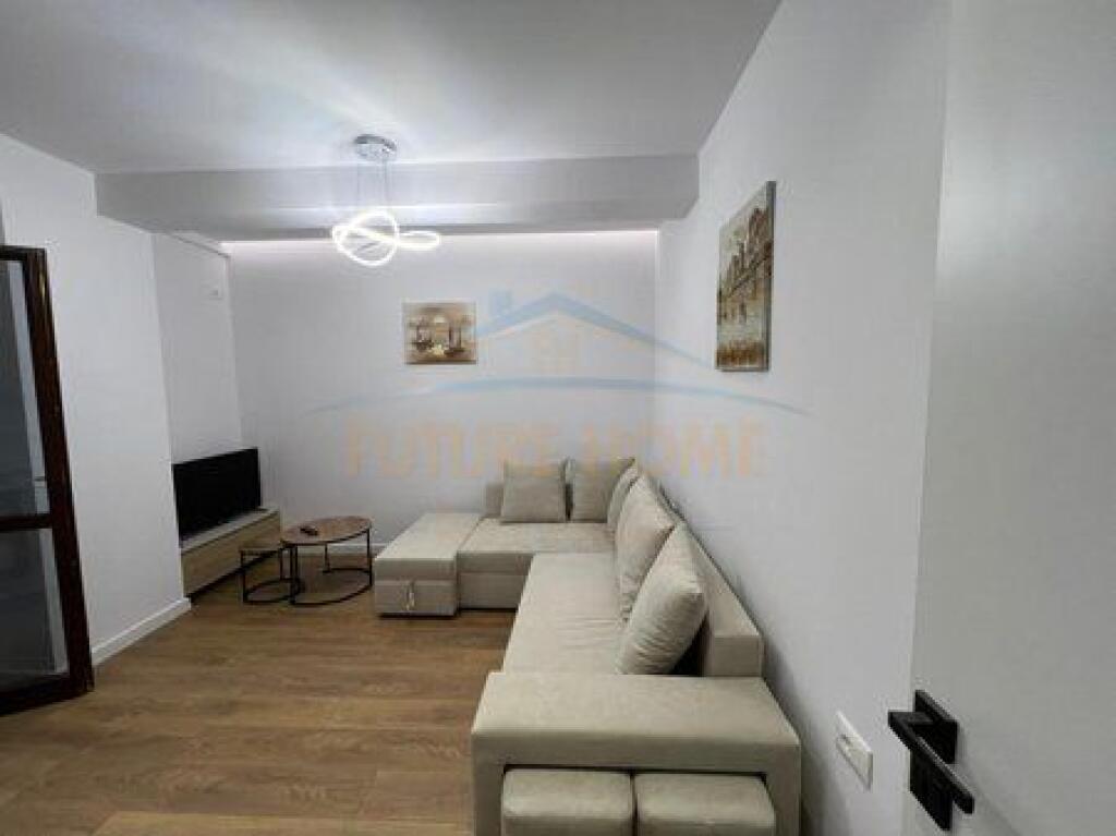 Shitet, Apartament 1+1, Komuna e Parisit, Tirane