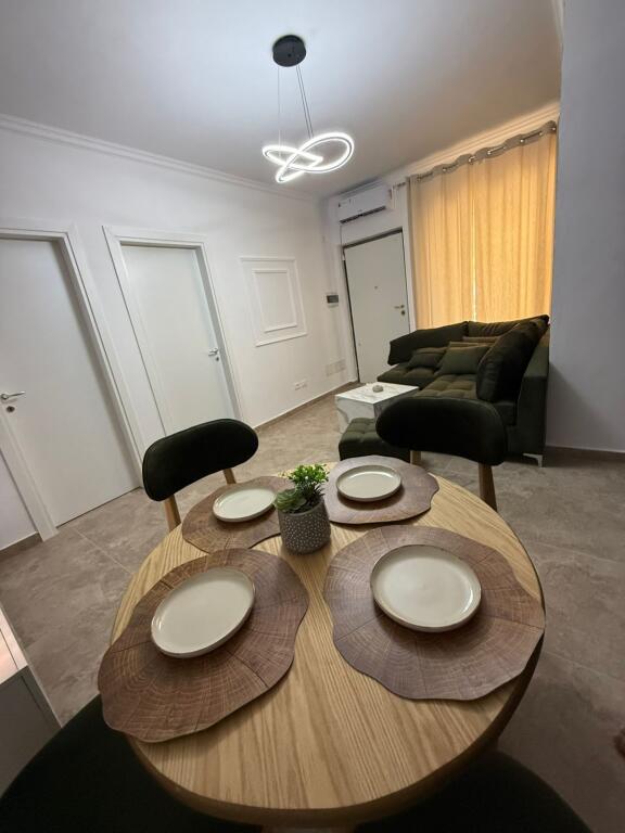 Shitet Apartament 1+1 me Depo dhe Parkim – Shkëmbi i Kavajës