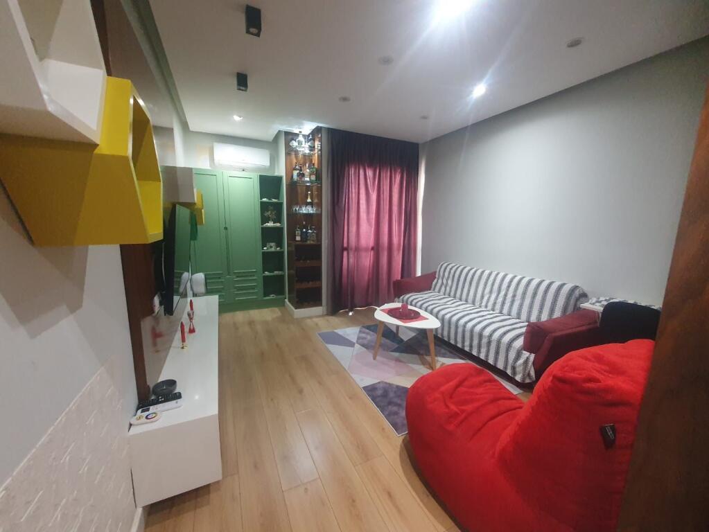 Monolocale, Xhamlliku!