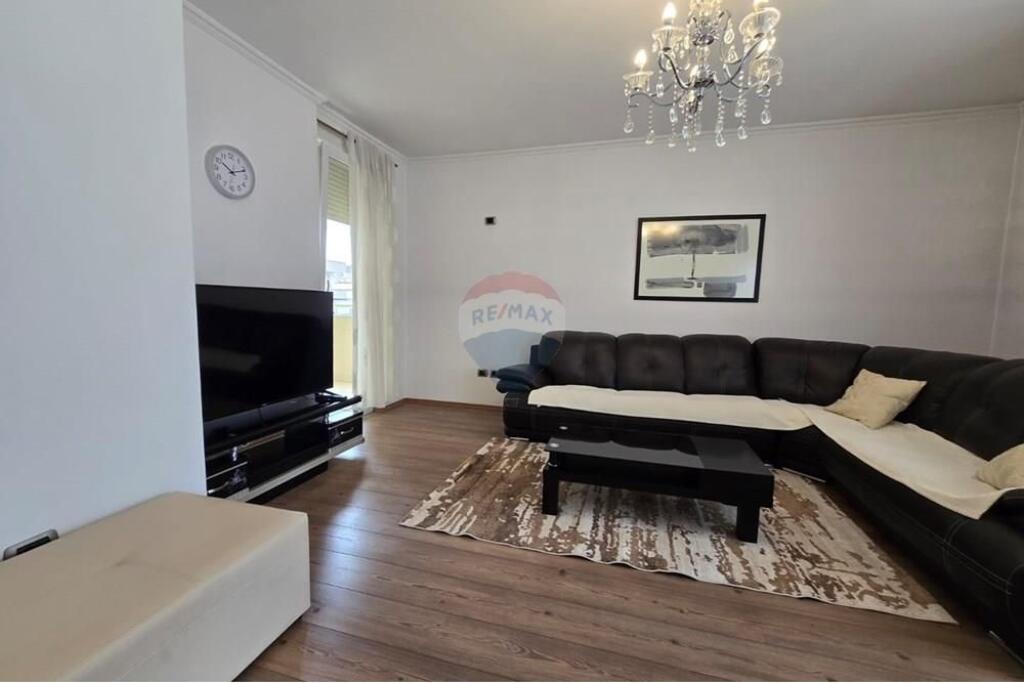 FOR RENT AT THE ZOOLOGICAL GARDEN, PAVAROTI